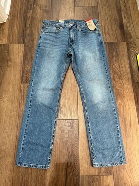 NWT!! Levi’s 559 Relaxed Straight Fit Men’s Jeans Medium Wash Size 31x32 Zip Fly